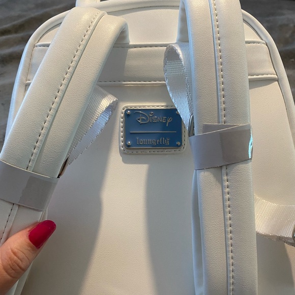 NWT Loungefly Stitch with Ducklings white quilted mini backpack - Picture 8 of 9